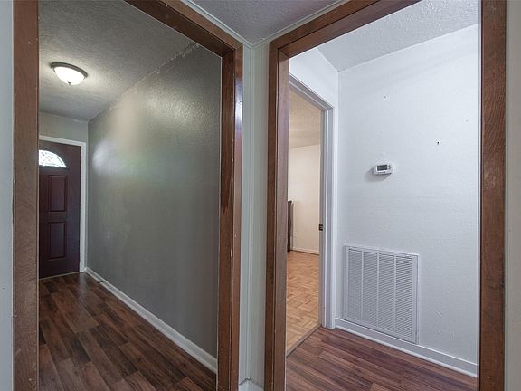 4th image of 504 Walnut St