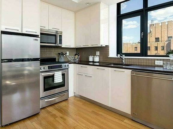 3rd image of 49 E 34th St #11B