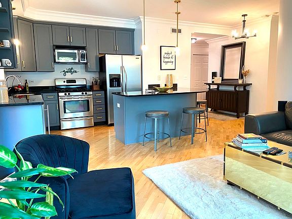 4th image of 815 N Marshfield Ave APT 202