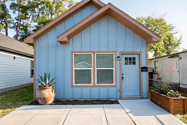 10088 Calandar — Photo 2