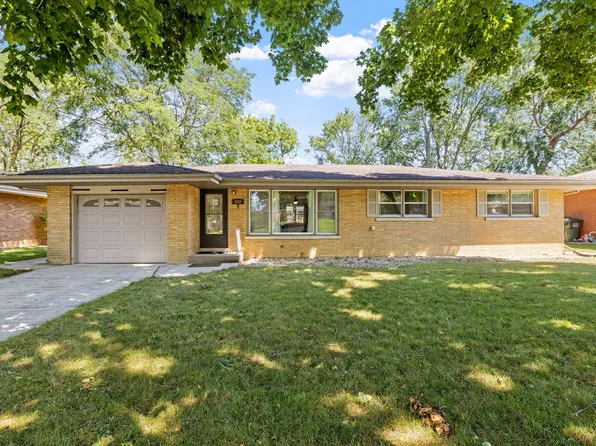 533 Meadow Ln, Beecher, IL 60401