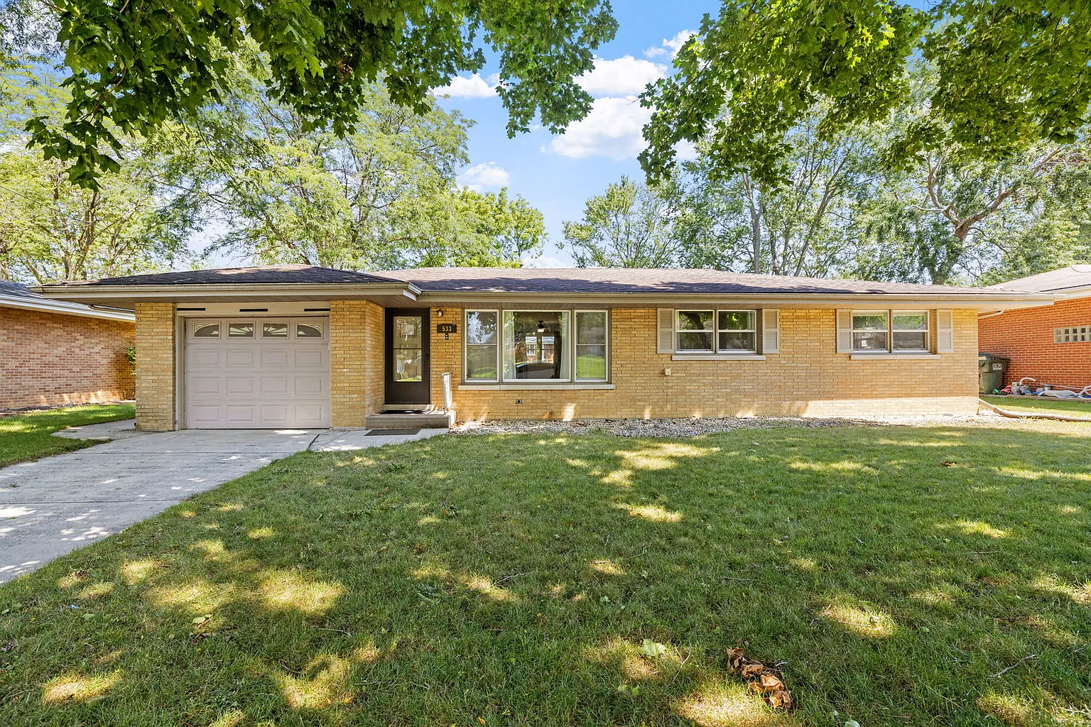 533 Meadow Ln photo 1