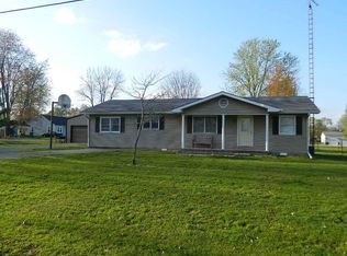 706 W Section Line Rd, Wayne City, IL 62895