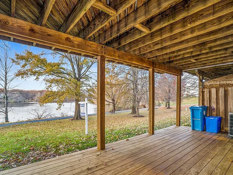 18728 Martins Landing Dr — Photo 29