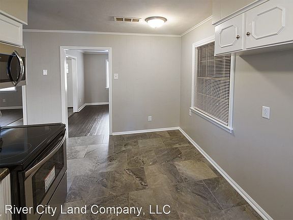 4th image of 3189 Beauchamp Dr