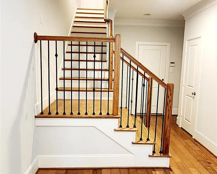 11 Rafters Row — Photo 8
