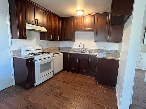 3rd image of 752 N Marengo Ave #760