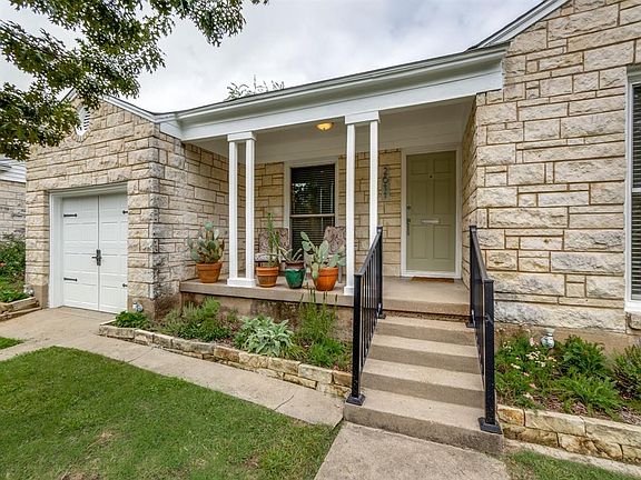 3rd image of 2611 Ivandell Ave