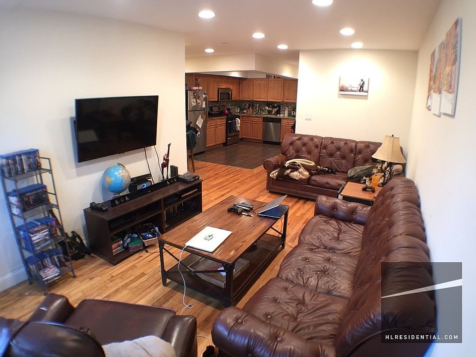 1st image of 2581 38th St #3