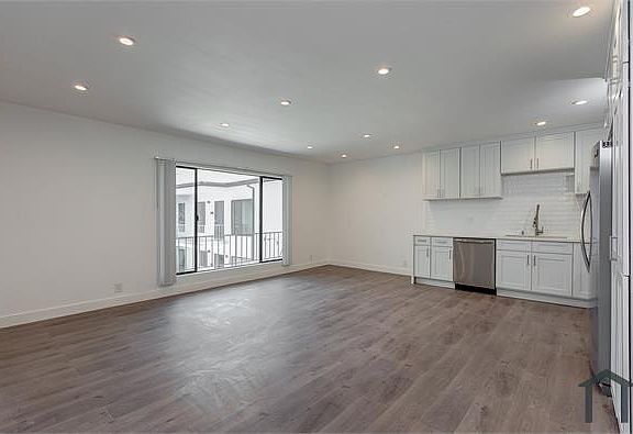 4th image of 2827 S La Brea Ave APT 18