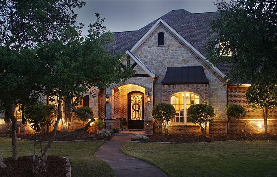 1st image of 323 Silver Canyon Dr