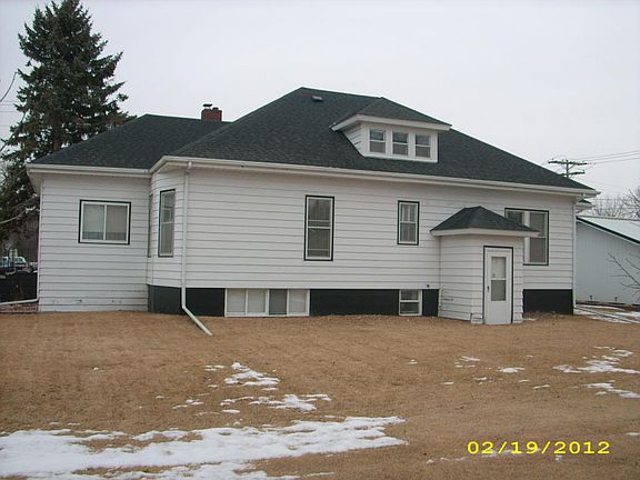 4th image of 502 1st Ave NE