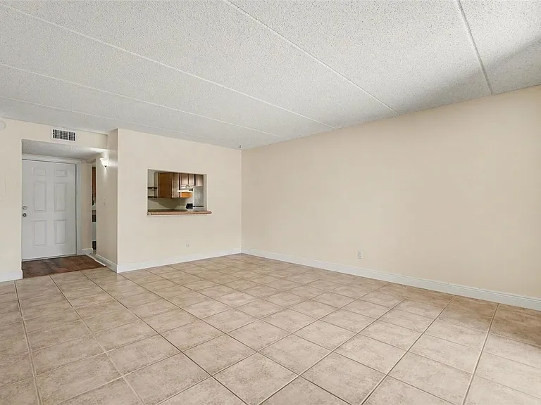 2845 Somerset Park Dr #101 — Photo 4