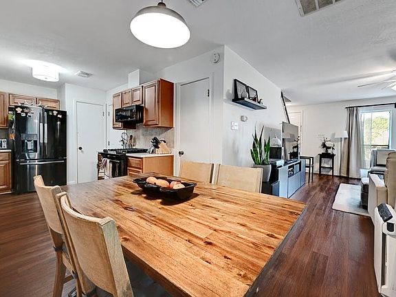 5th image of 6613 Hart Ln #B