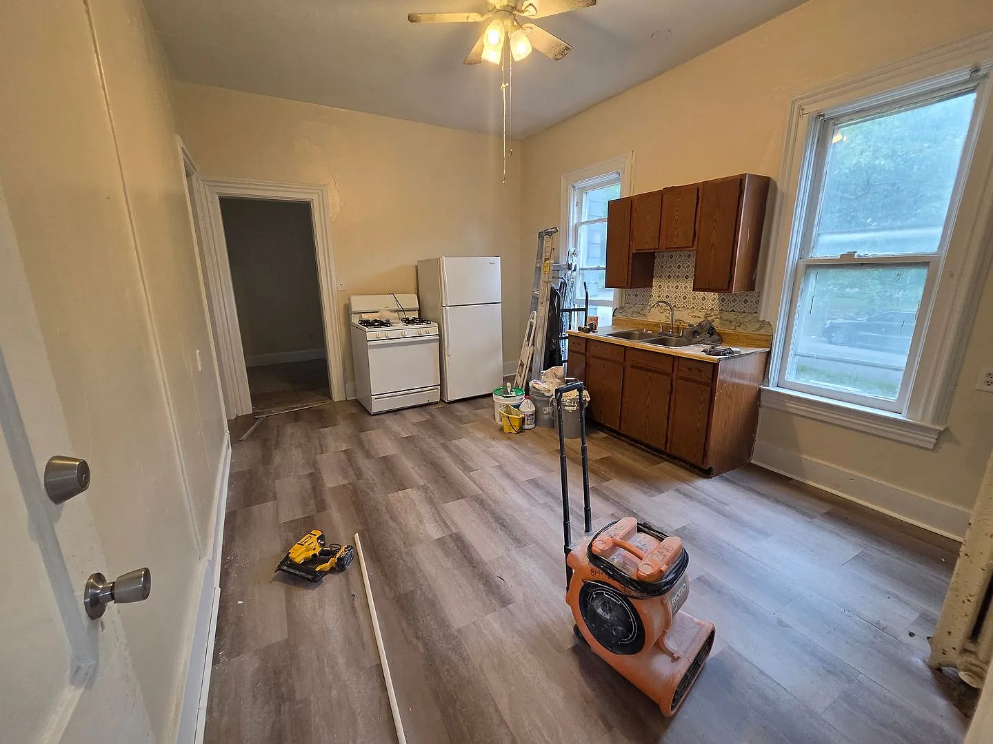 First floor 1 bedroom unit west side — Photo 2