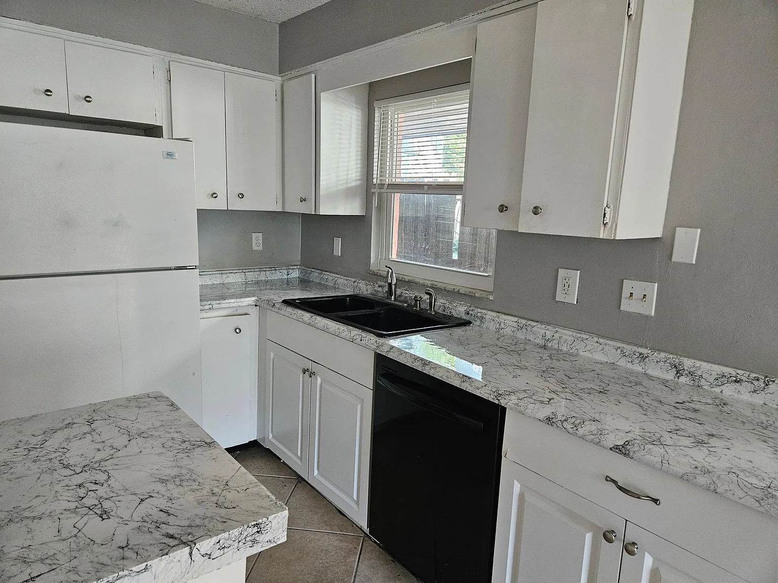 2 bed, 990 sqft, $1,700 — Photo 4