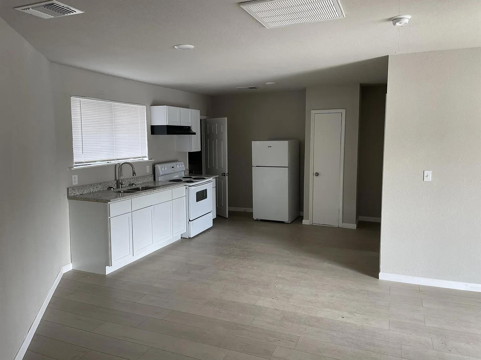 715 New Laredo Highway - 5 — Photo 1