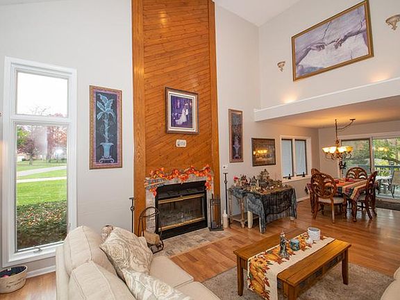 4th image of 25672 Shorewood Ct