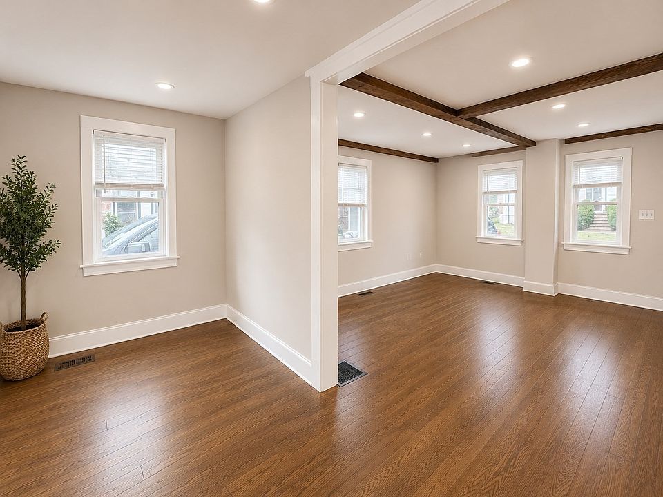 1st image of 16 Hazelnut Pl #16