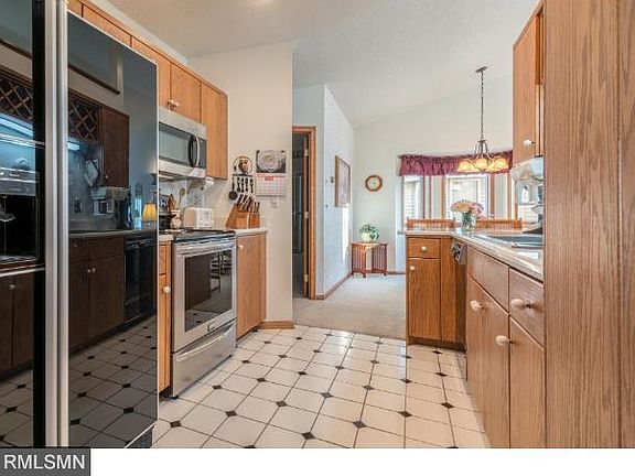 3rd image of 298 Park Ave S
