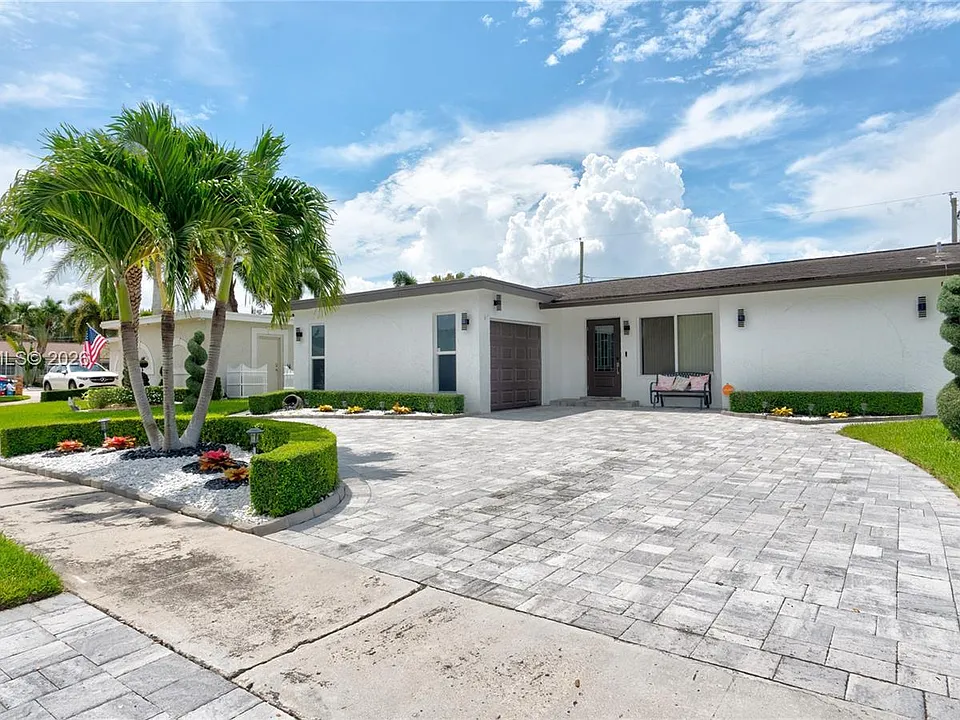 11370 NW 46th Pl