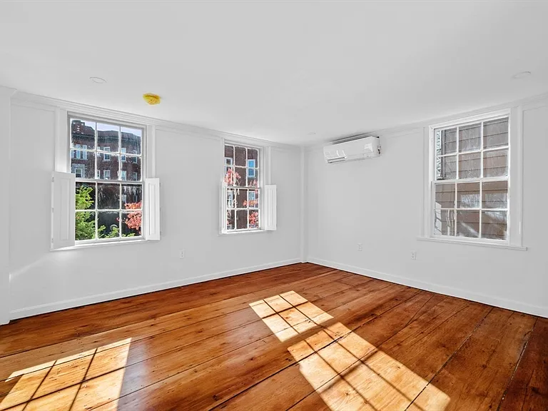 14 Lynde St #2 — Photo 5