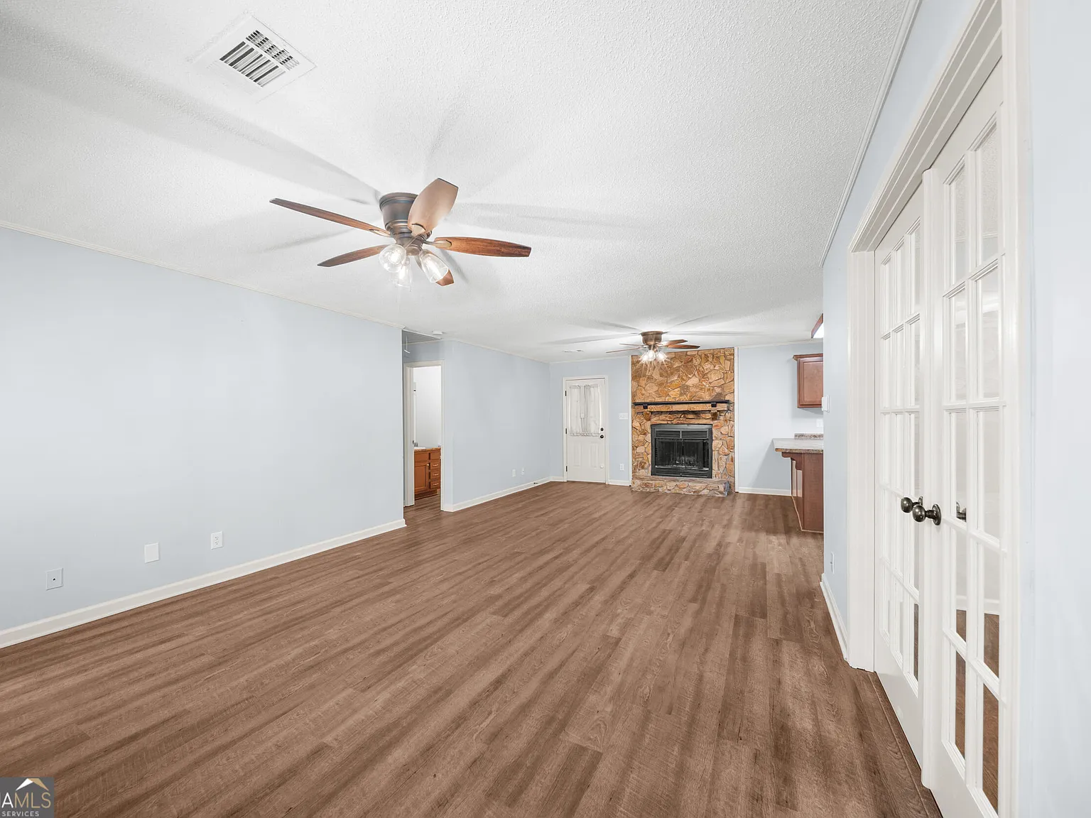 3 bed, 2.0 bath, 1752 sqft, $2,300 — Photo 3