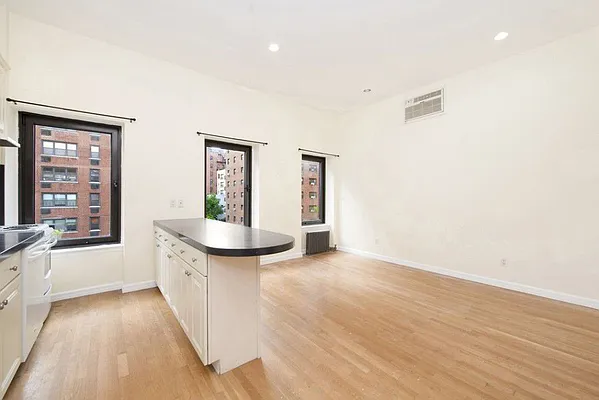 Rented by Optimar International Realty | media 16