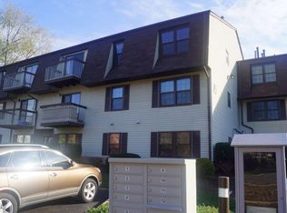 132 Orlando St, Edison, NJ 08817