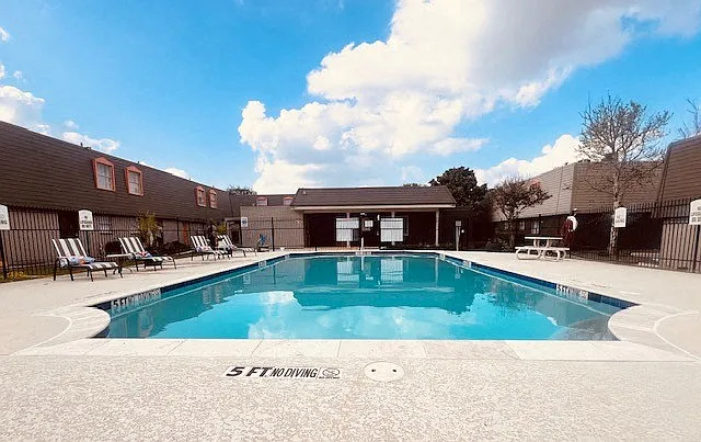 La Bella Apartments — Photo 6