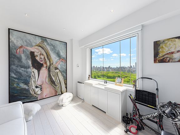 4th image of 20 W 64th St APT 31R