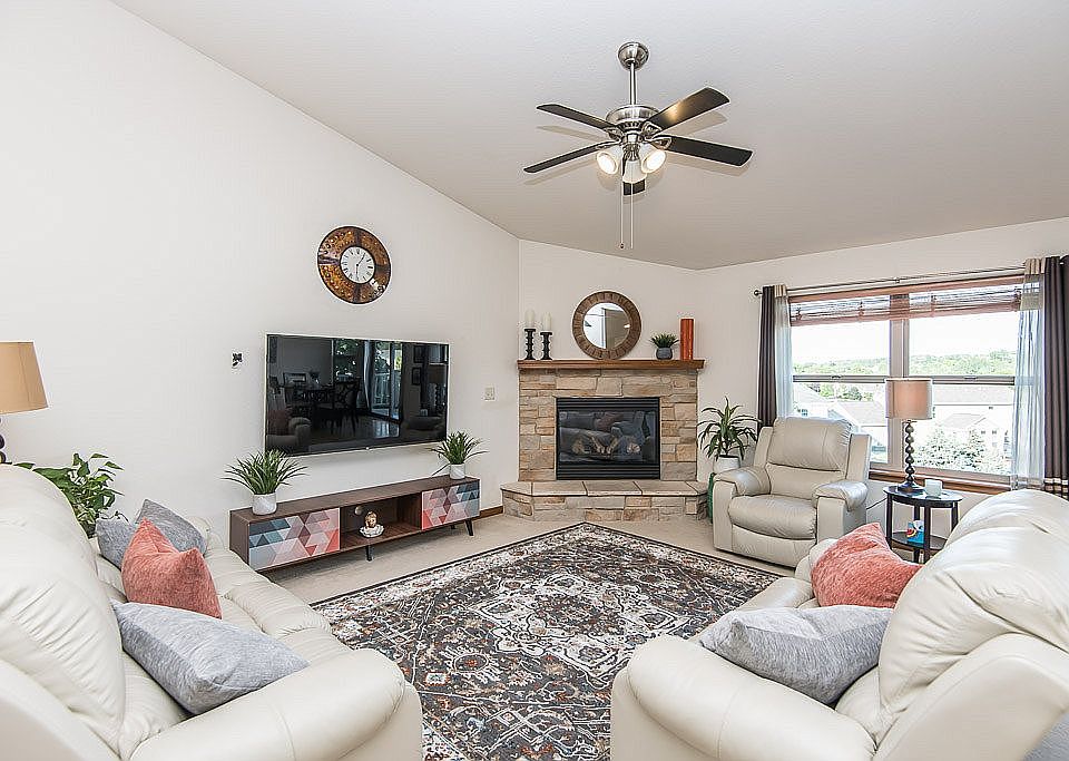 1st image of 1521 Rockridge Way