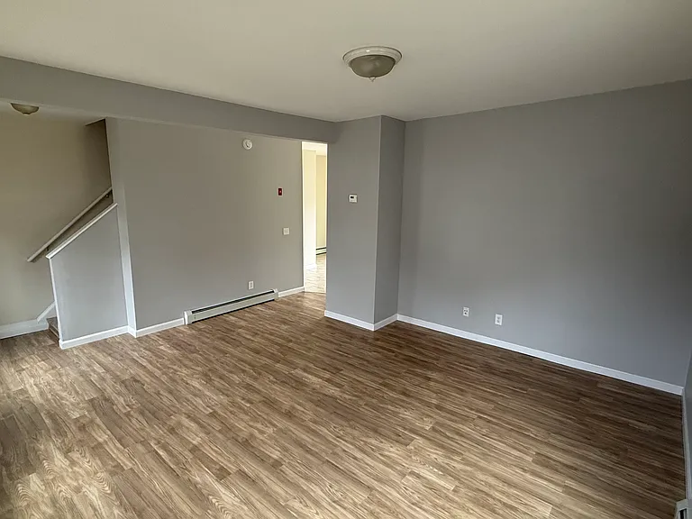 183 Center St — Photo 2