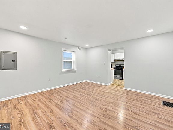 5th image of 934 New Market St
