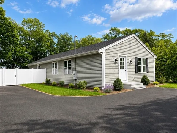 733 Monponsett St, Hanson, MA 02341
