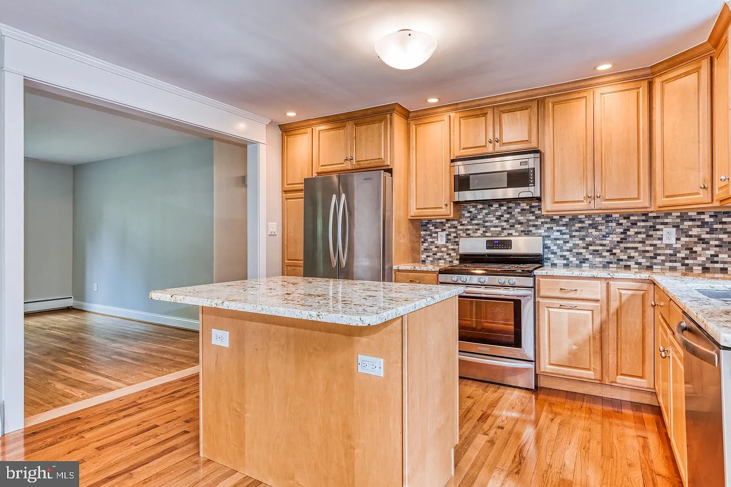 3 bed, 1.5 bath, 1268 sqft, $3,500 — Photo 3