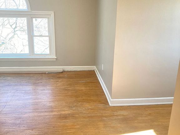 4th image of 406 W Buell Ave Floor 3