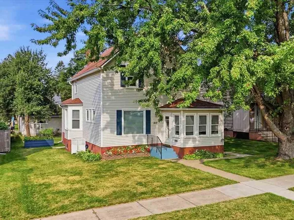217 Chandler Ave, Eveleth, MN 55734
