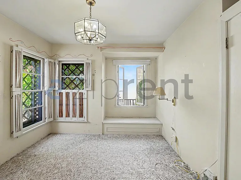 652 35th St — Photo 22