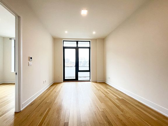 3rd image of 350 E 19th St APT 6E