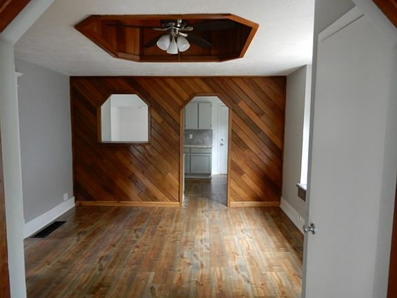 3rd image of 1117 E Baldwin Ave