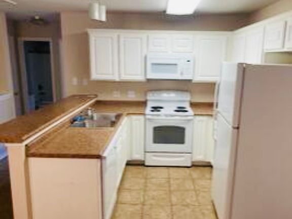 2nd image of 1114 Saint Andrews Ln #1114