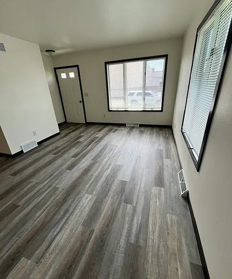 415 Theresa St — Photo 7