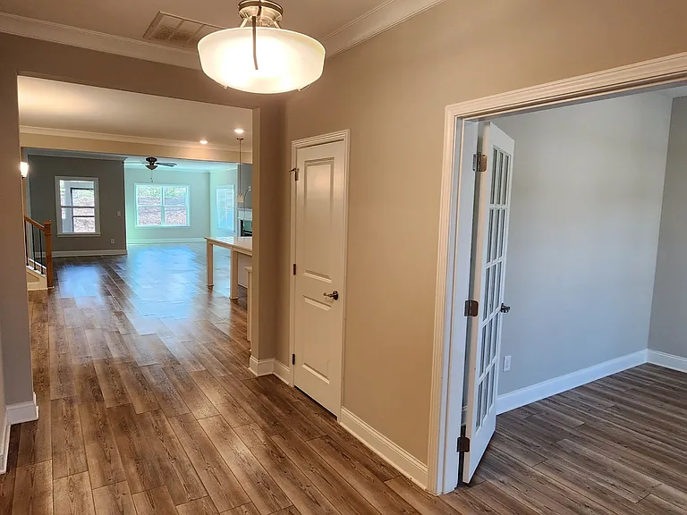 2606 Dorset Ln — Photo 2