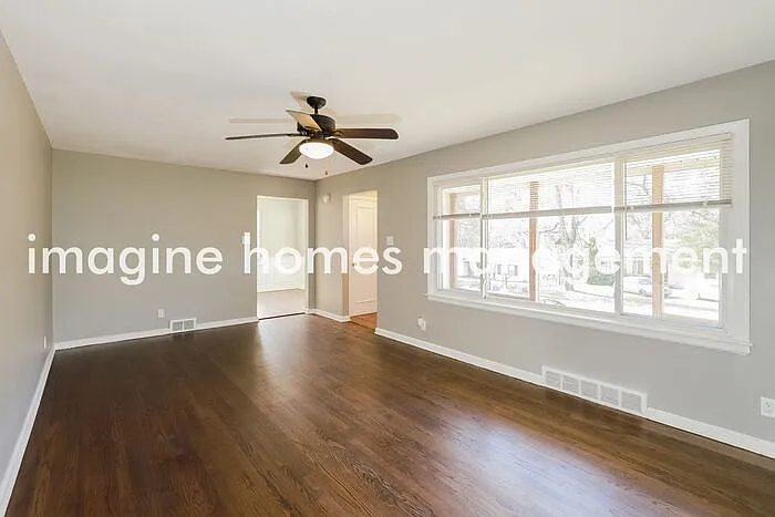 3 bed, 1.0 bath, 1124 sqft, $1,835 — Photo 2