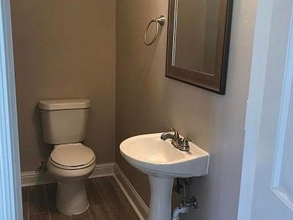 3rd image of 967 Muirfield Dr