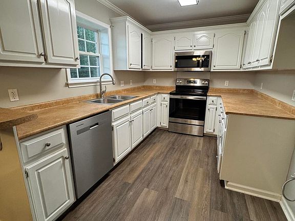 4th image of 1694 Forest Hill Ln