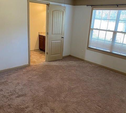 3rd image of 389 Embry Ln