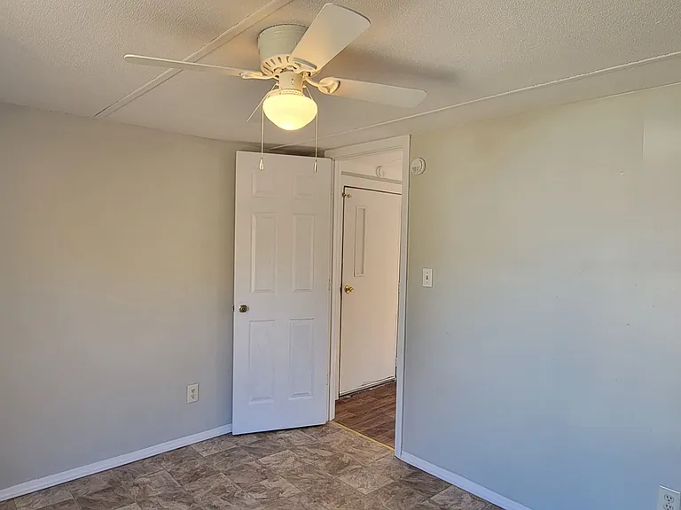 115 Linden Ln — Photo 6