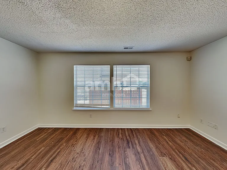 1014 Holly Park Dr — Photo 6